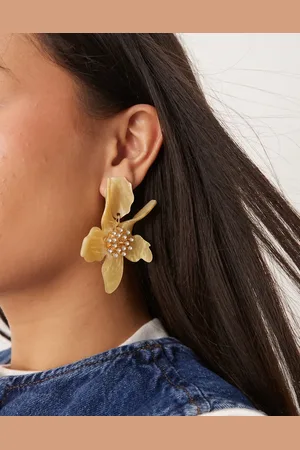 DesignB London Resin flower drop earrings in