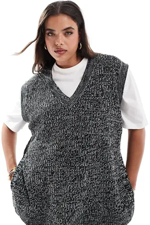 Yours V-neck knitted vest in mono