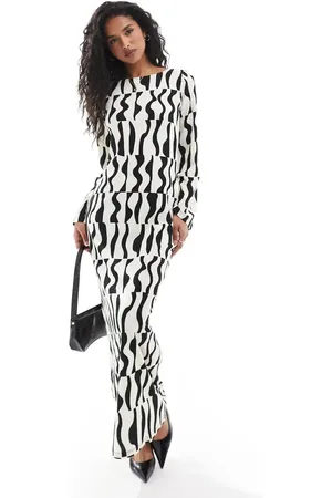 Y.A.S Textured jersey maxi dress with fluted sleeves in mono print
