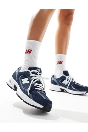 New Balance 530 trainers in