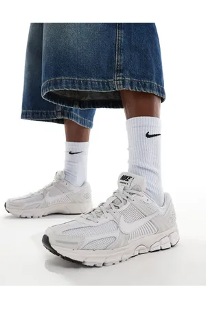 Nike Zoom Vomero 5 trainers in triple