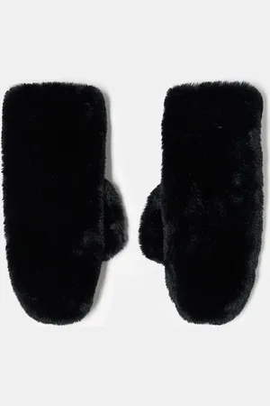 Monki Faux fur mittens in