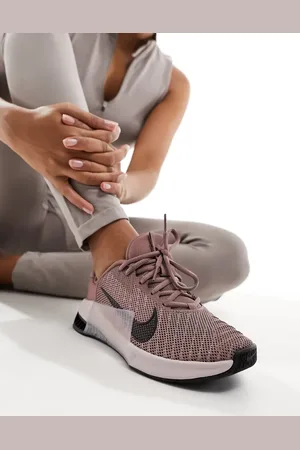 Nike Metcon 9 trainers in smokey mauve and grey