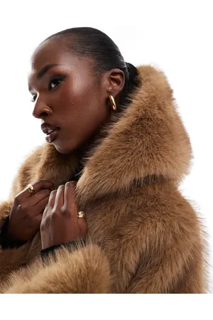 AZALEA WANG Sugar cropped faux fur coat with hood in tan