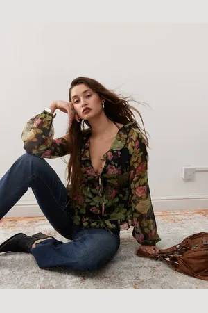 Reclaimed Long sleeve ruffle blouse in dark floral print