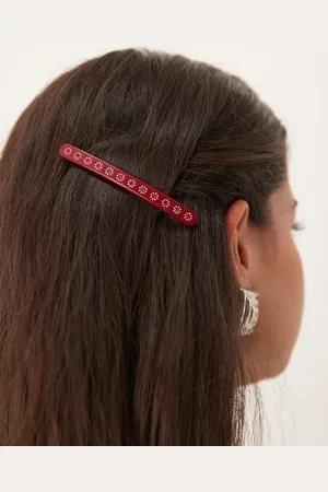 Sui Ava Evergreen clip with floral details in burgundy