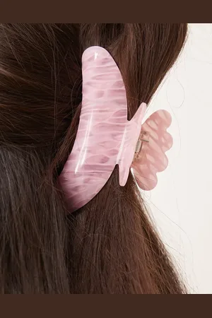 Sui Ava Helle fluid big hair claw in