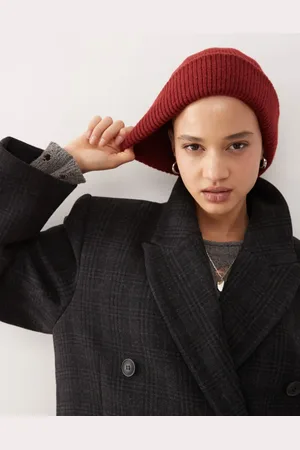 Monki Ribbed beanie hat in burgundy