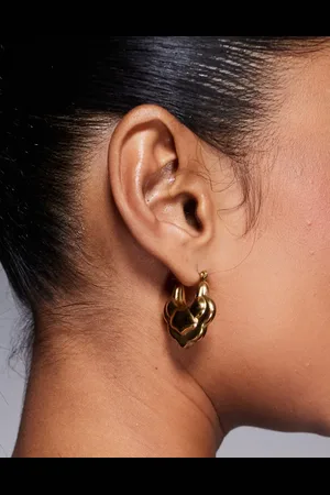 Neck On The Line Vintage style 3D flower hoops in plated