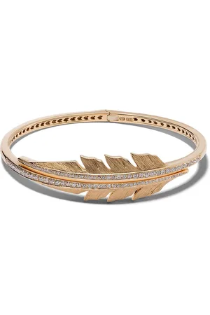 STEPHEN WEBSTER 18kt yellow Magnipheasant pavé diamond open feather bangle