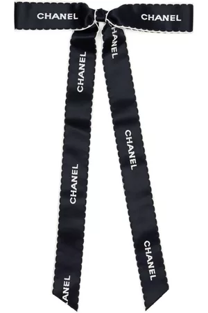 CHANEL 1971-1985 logo-embroidered bow brooch
