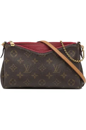 Louis Vuitton 2018 Pallas Clutch - Farfetch