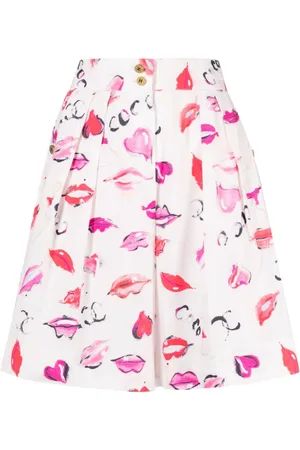 CHANEL 1990s lipstick-pattern shorts