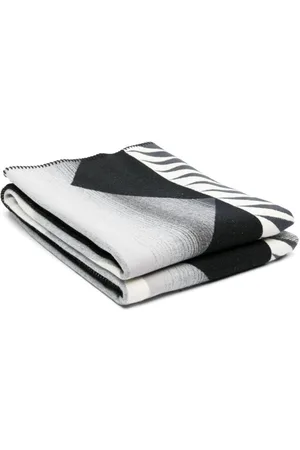 Pendleton Nike N7 patterned-jacquard blanket