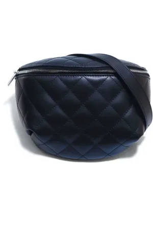 CHANEL 2021 diamond-quilted belt bag