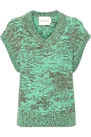 Closed V-neck chunky-knit vest