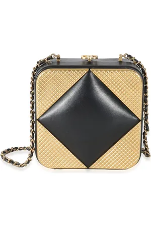 CHANEL 2021-2022 metal-panelling leather-and-chain clutch