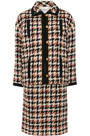 CHANEL 2001 tweed skirt suit