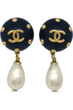 CHANEL 1996 logo faux-pearl clip-on earrings
