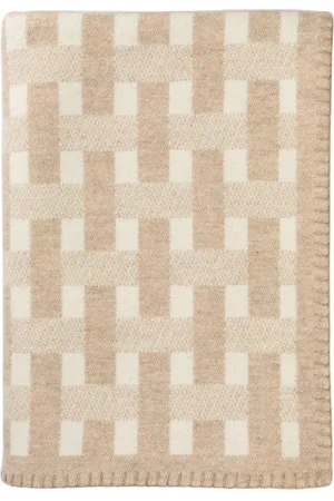 Johnstons Of Elgin Stitched basketweave throw