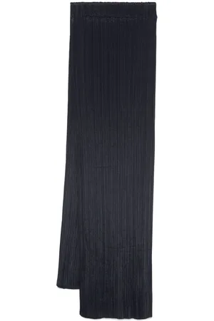 PLEATS PLEASE ISSEY MIYAKE Madame-T August scarf