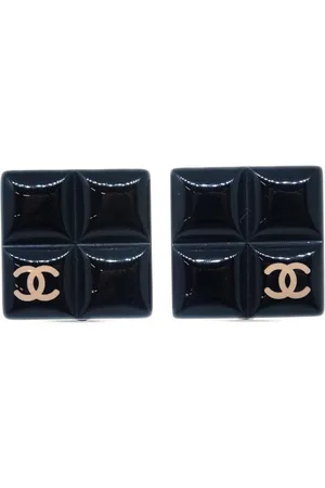 CHANEL 2004 square clip-on earrings