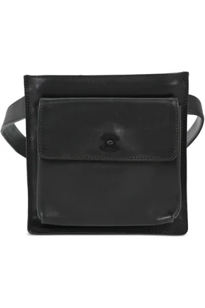 CHANEL 1998 leather belt bag