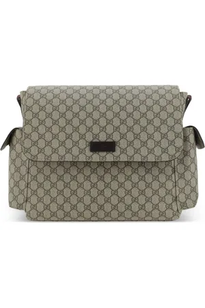 Gucci Medium GG Supreme changing bag