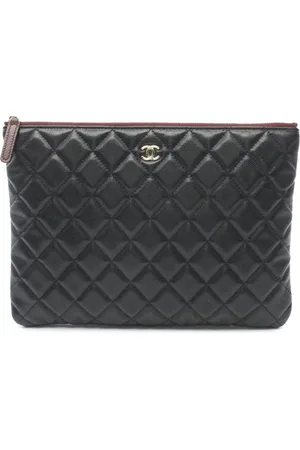 CHANEL 2019 Medium Quilted Caviar O Case clutch bag