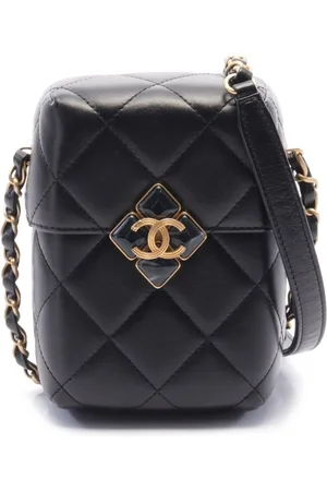 CHANEL 2021 diamond-quilted shoulder bag