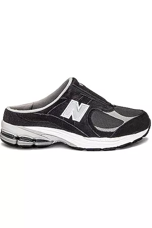 New Balance Men Sneakers - 2002rm Sneaker in Navy