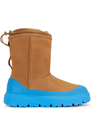 UGG Classic Short Weather Hybrid in Brown