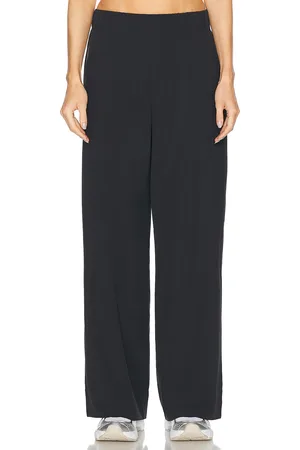 Beyond Yoga Stretch Woven Wide Leg Pant in Black