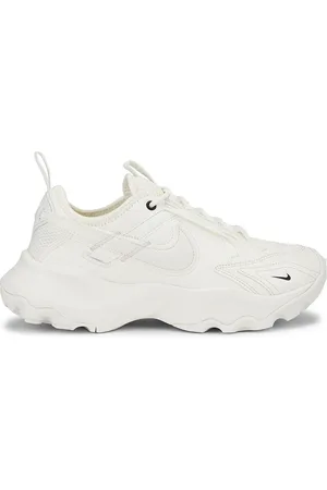 Nike TC 7900 Sneaker in Cream