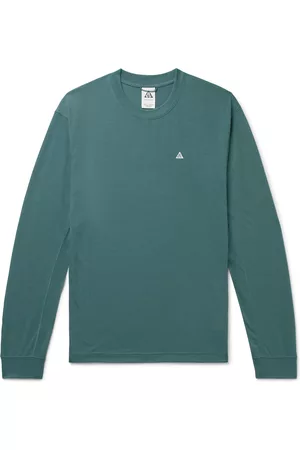 Nike Bold Color Chest Graphic Long Sleeve T-Shirt in mint-Green