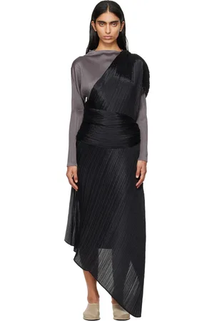 PLEATS PLEASE ISSEY MIYAKE Black Basic Madame-T Stole