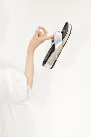 Zara flat sandals, Women's Fashion, Footwear, Flats & Sandals on Carousell-sgquangbinhtourist.com.vn